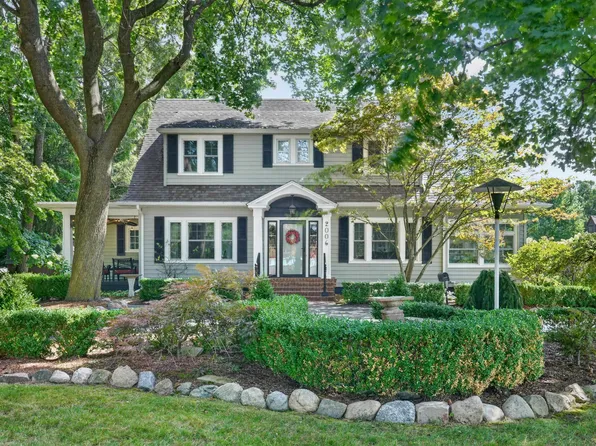 2006 Eastman Ave, Midland, MI 48640