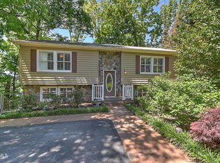 1105 Quail Harbour Dr, Johnson City, TN 37601