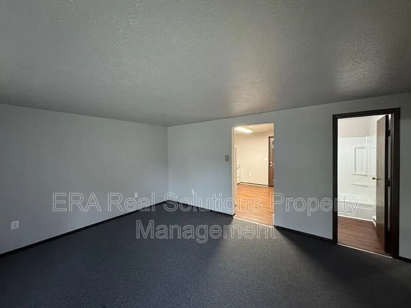 2 bed, 1.0 bath, 950 sqft, $895 — Photo 3