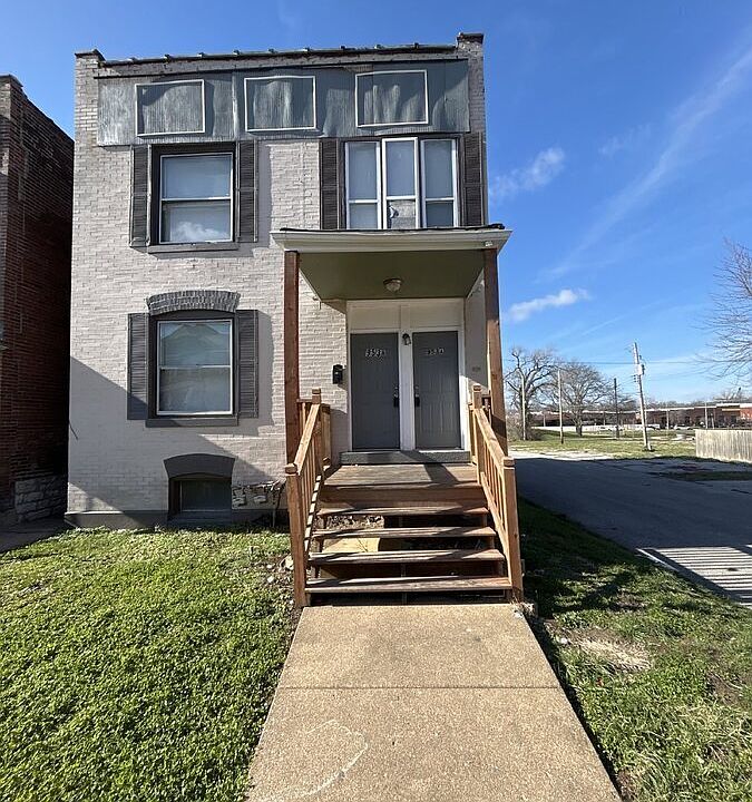 1st image of 953 Catalpa St Floor 2