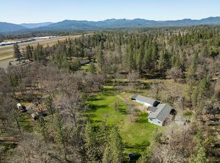 690 Flaming Rd, Grants Pass, OR 97526