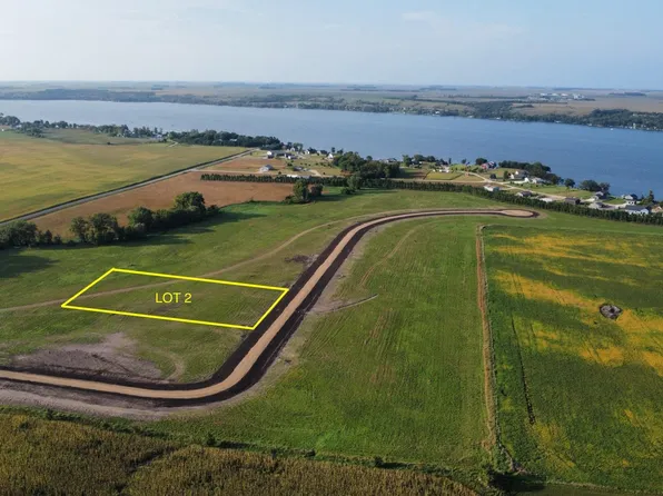 2 Oak Creek Cir, Big Stone City, SD 57216