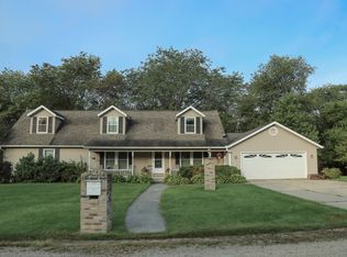 1817 Valleyridge Ln, Dixon, IL 61021