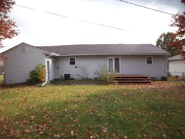 2nd image of 945 Cliffside Dr