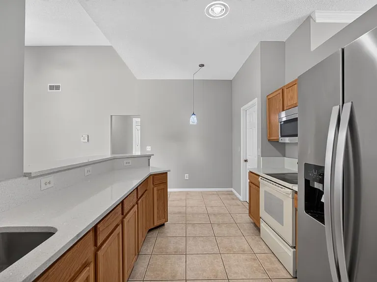 9256 Dale View Ln W — Photo 10