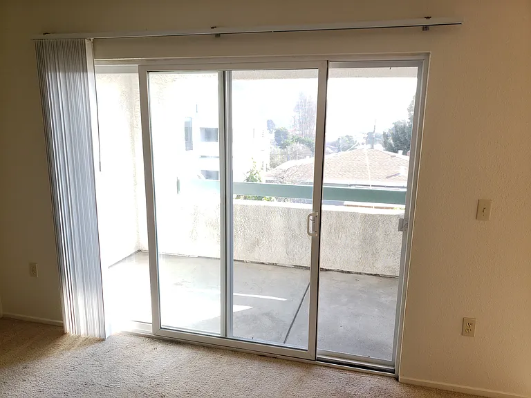 Sunset Vista Apartments — Photo 51