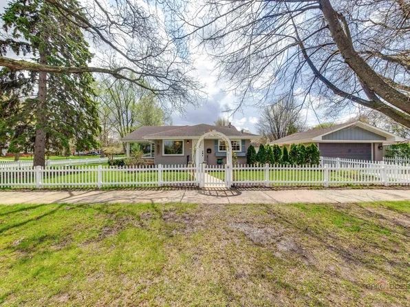 2115 E Miner St, Arlington Heights, IL 60004