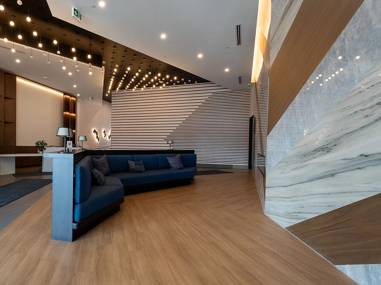 1037 The Queensway Etobicoke — Photo 3
