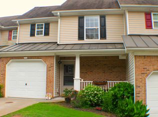 556 Fox Creek Xing, Woodstock, GA