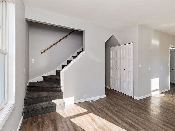 5th image of 1013 E Main St