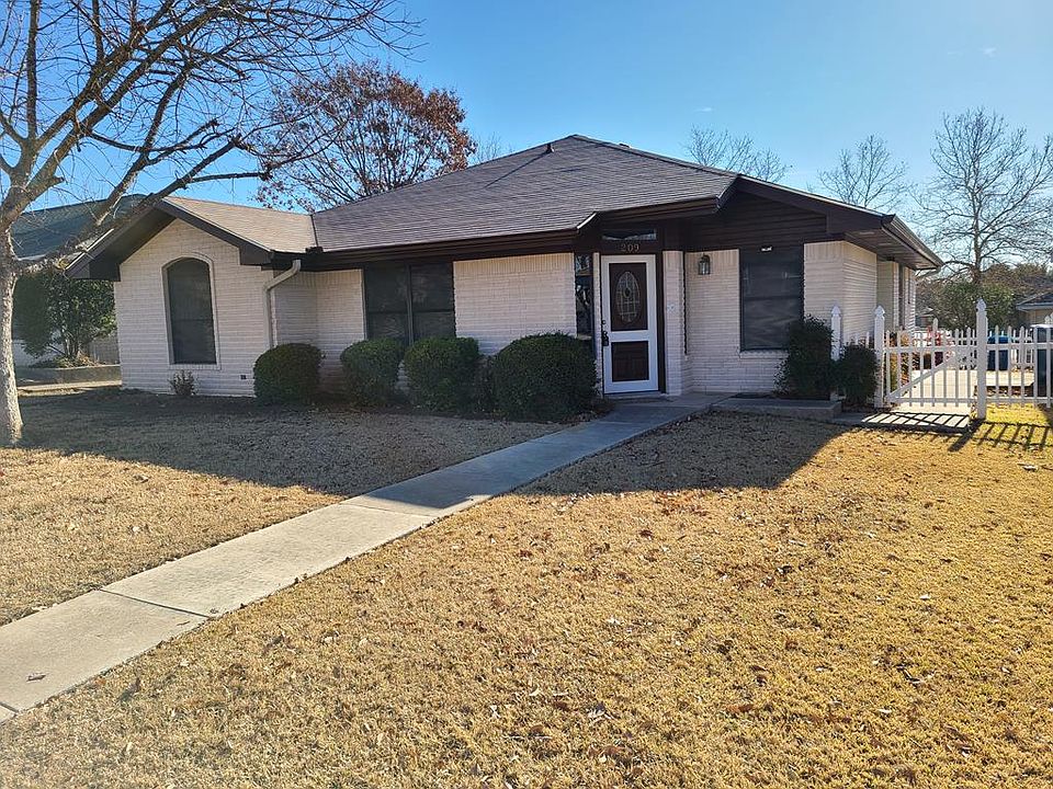 1st image of 209 Oak Hill Dr