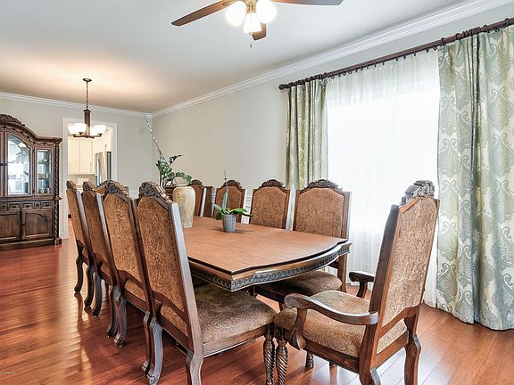 5th image of 8 Karen Ct