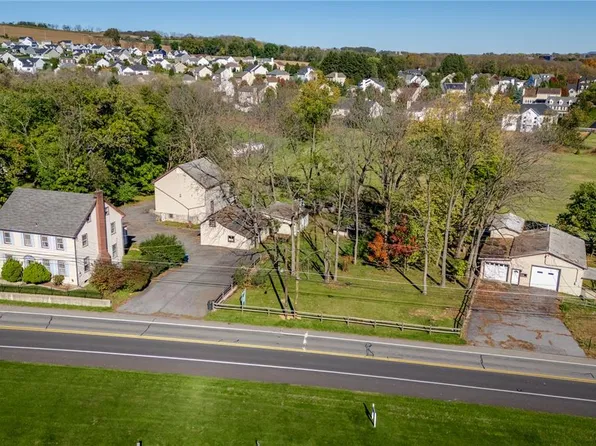 11 Main St, Easton, PA 18040