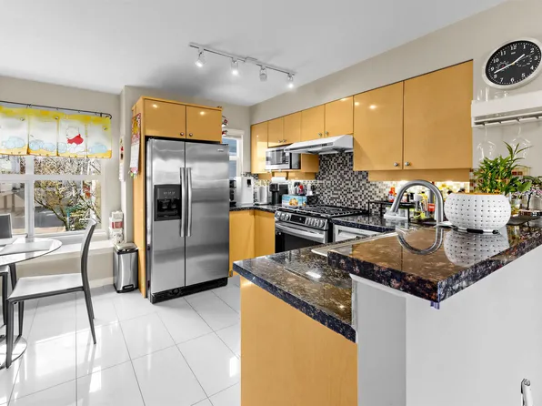 7100 Lynnwood Dr #19, Richmond, BC V7C 5S8