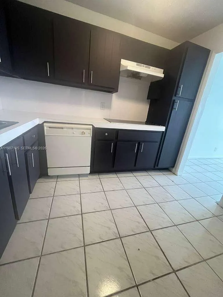 Building Photo - 2025 NE 164th St #619