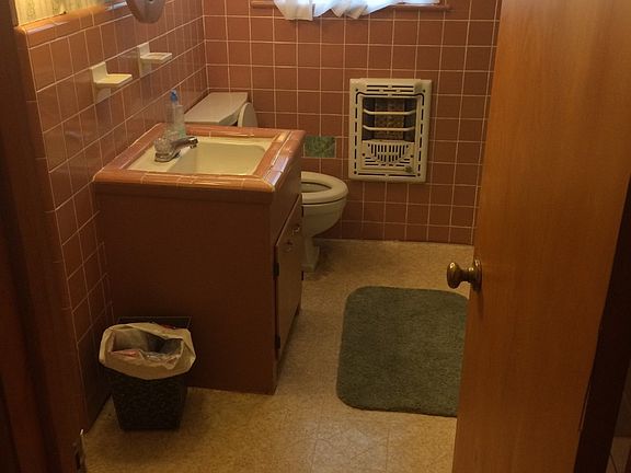 Master bathroom tub/shower