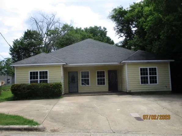 1902 6th Ct, Phenix City, AL 36867