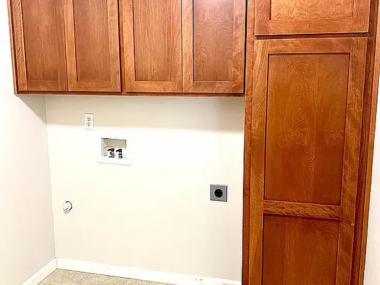 Laundry room (washer/dryer included)