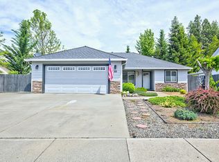 119 Tennessee View Ln, Cave Junction, OR 97523