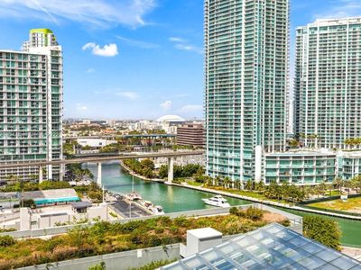 68 SE 6th St #1206, Miami, FL, 33130