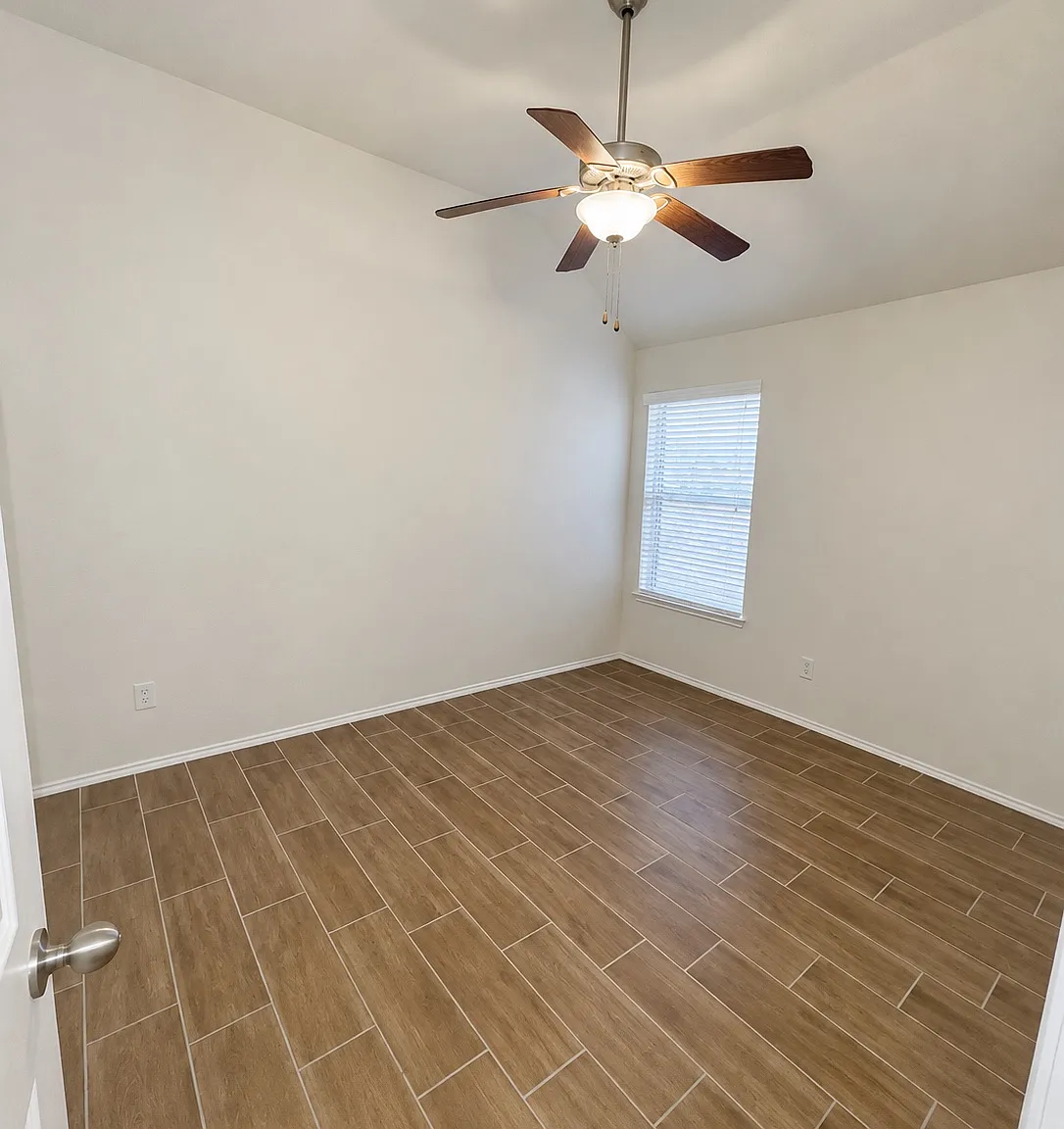 3 bed, 1812 sqft, $2,100 — Photo 3