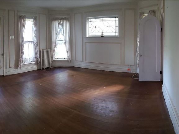 5th image of 614 Ann St