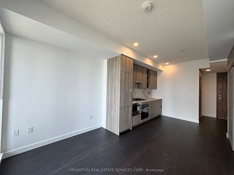 18 Esther Shiner Blvd #2012 — Photo 5