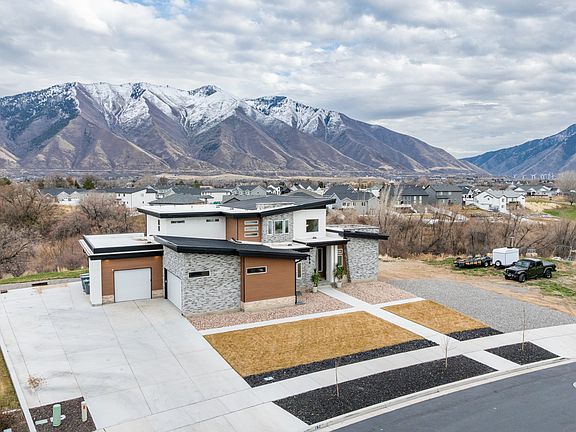 2nd image of 262 N Santa Fe Dr