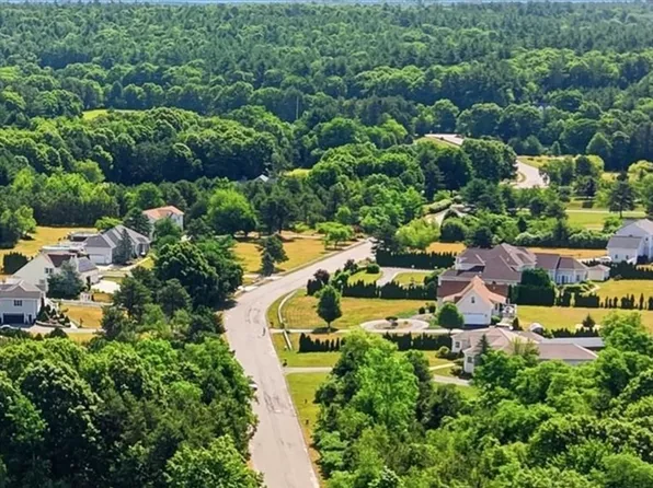 12 Alexandra Dr, Assonet, MA 02702
