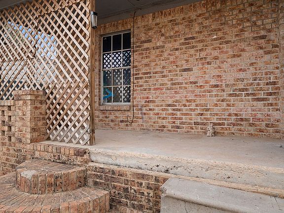 4th image of 1402 Wood St