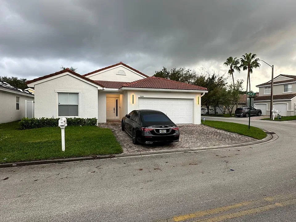 3380 SW 50th St