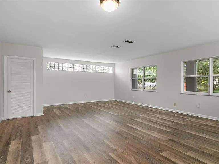 2910 W Price Ave — Photo 15