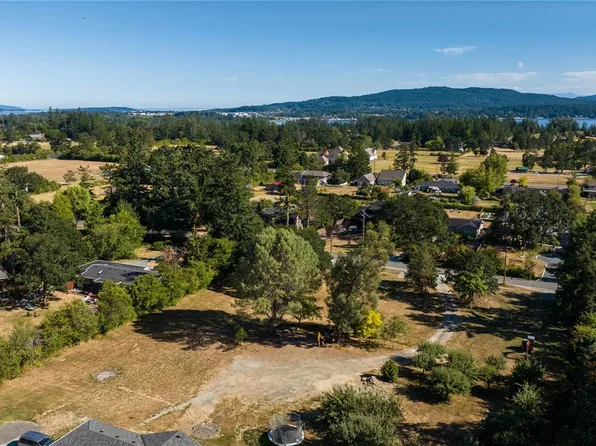 816 Birch Rd, North Saanich, BC V8L 5S2