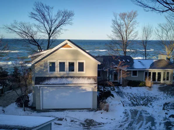 3905 Scenic Dr, Muskegon, MI 49445