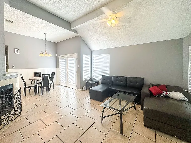18579 N Lyford Dr — Photo 5
