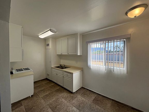 2nd image of 4837 Clybourn Ave #8