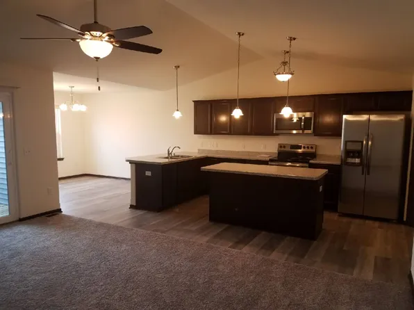 124 Villa Ct, Johnson Creek, WI 53038