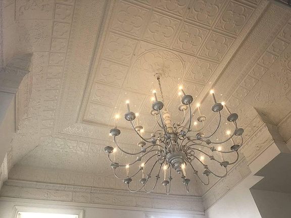 The amazing chandelier that gives the Loft its name