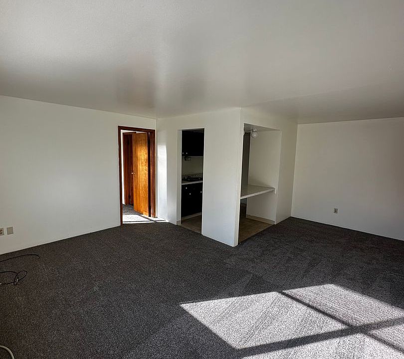 1st image of 320 Whitestown Vlg APT 11