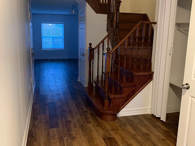 106 Burgess Cres — Photo 2