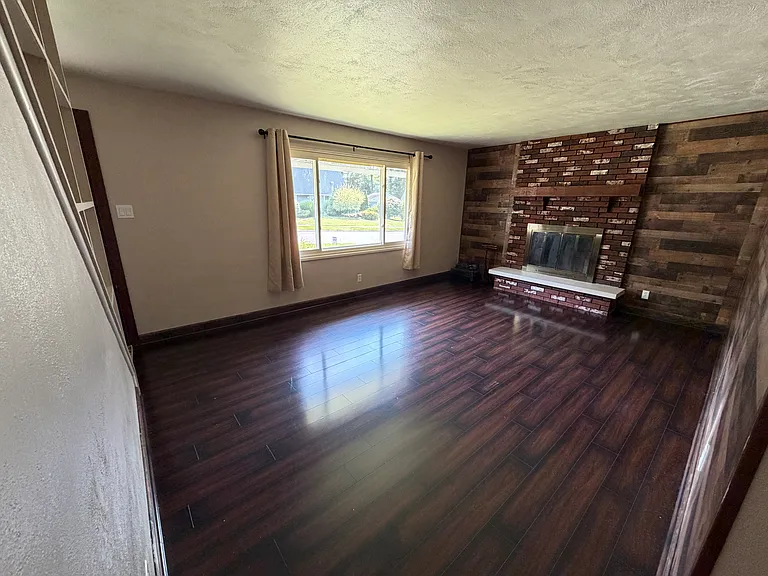 1637 Hanover St — Photo 19