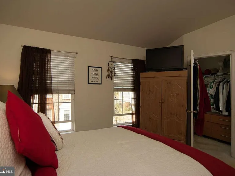 42772 Hollingsworth Ter — Photo 8