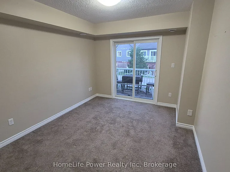 225 Riddell St #5 — Photo 6