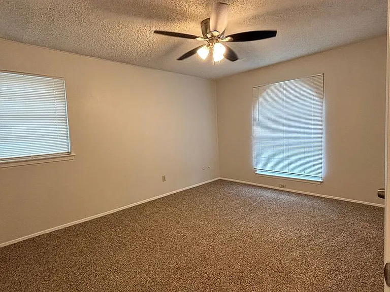912 Vaughn Dr — Photo 11