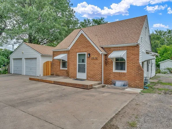 2232 SE Pennsylvania Ave, Topeka, KS 66605