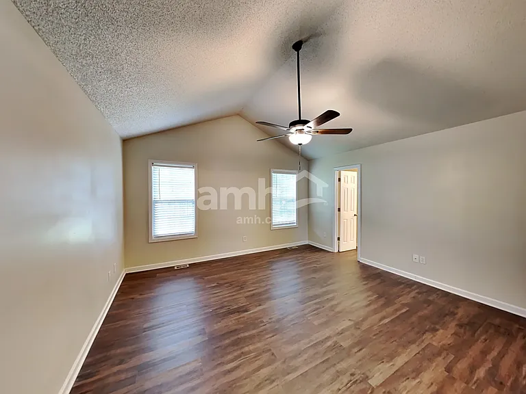 172 Barrington Ln — Photo 10