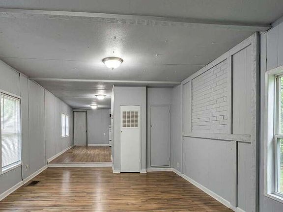 4th image of 122 Collins Rd