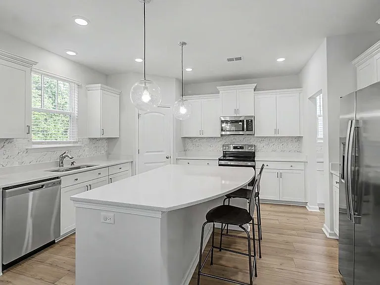 160 Spring Hill Dr — Photo 8