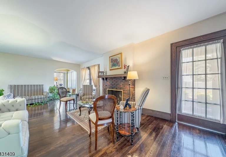 366 Gregory Ave — Photo 3