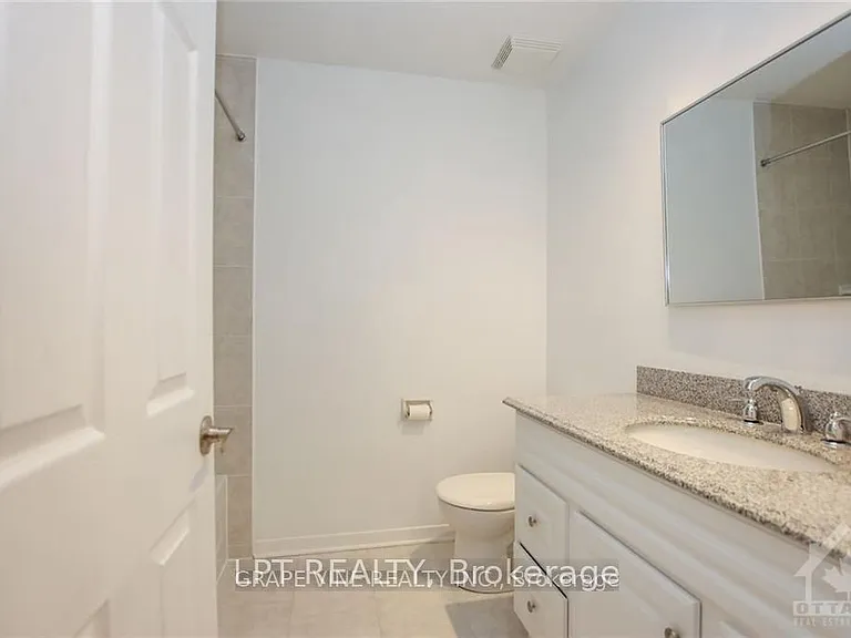 121 Erin Cres — Photo 21